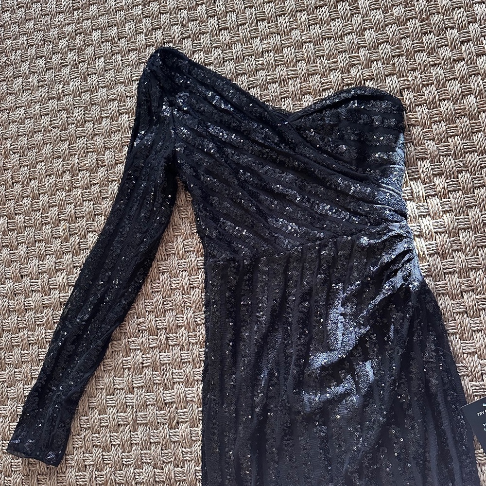 LULUS ELEGANT OCCASION BLACK SEQUIN ONE-SHOULDER MIDI DRESS